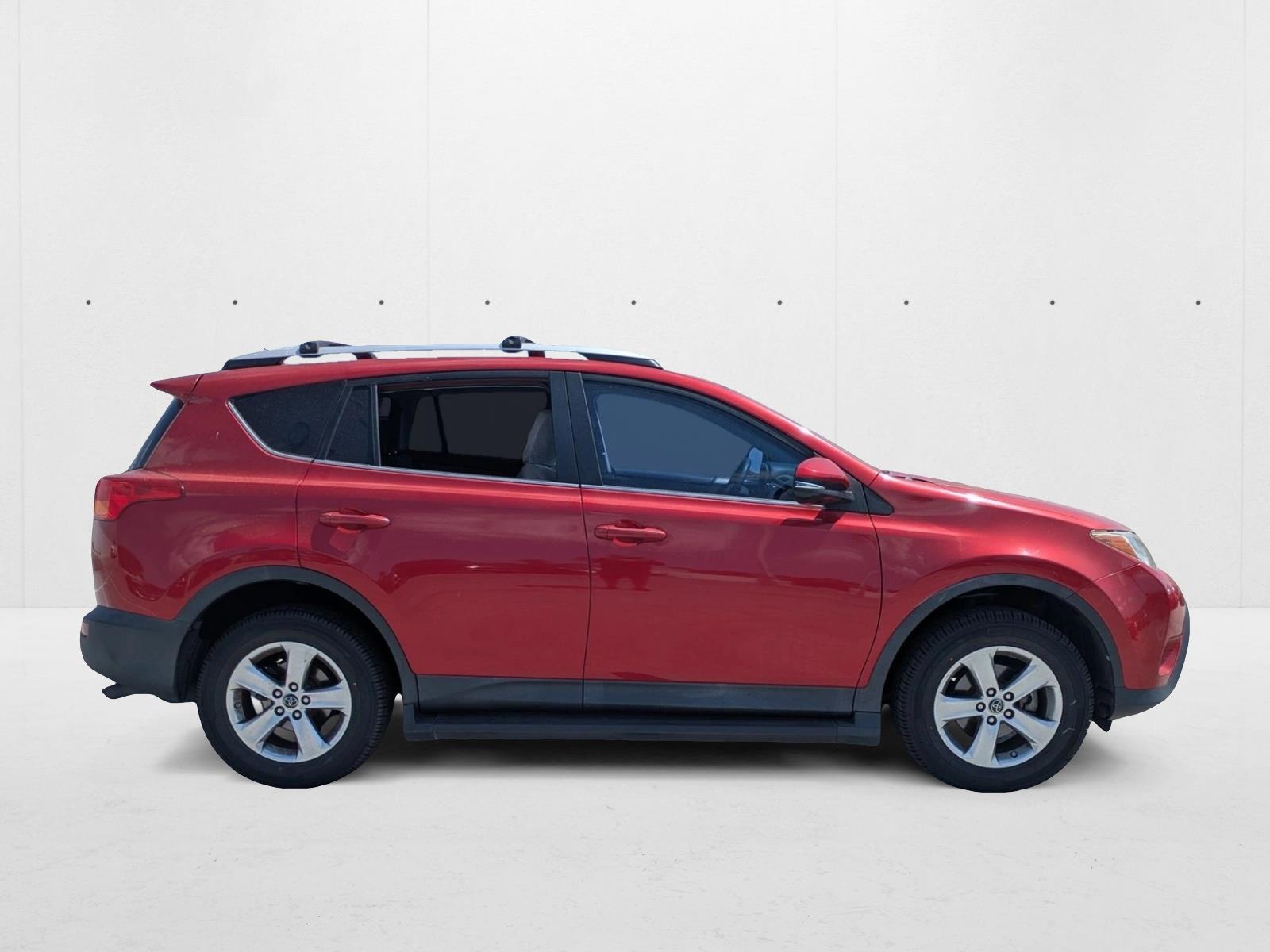 2015 Toyota RAV4 XLE photo 4