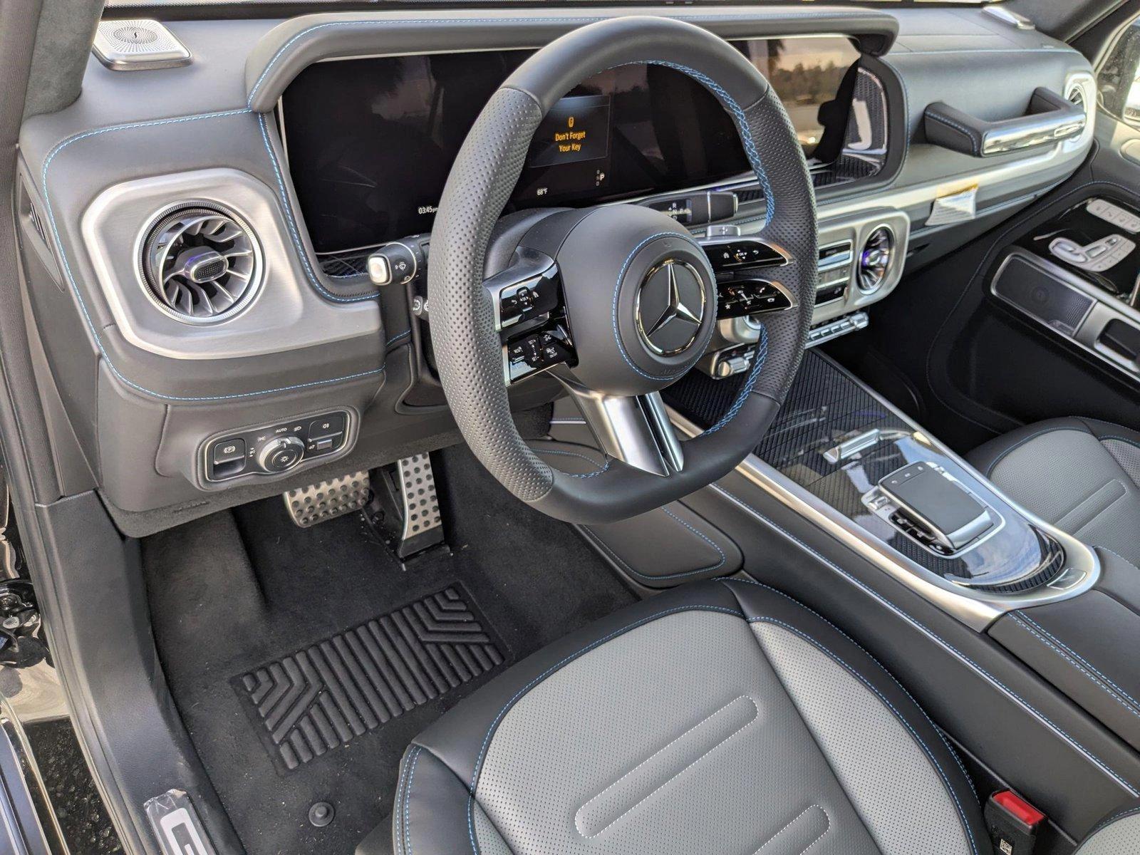 2025 Mercedes Benz G photo 3