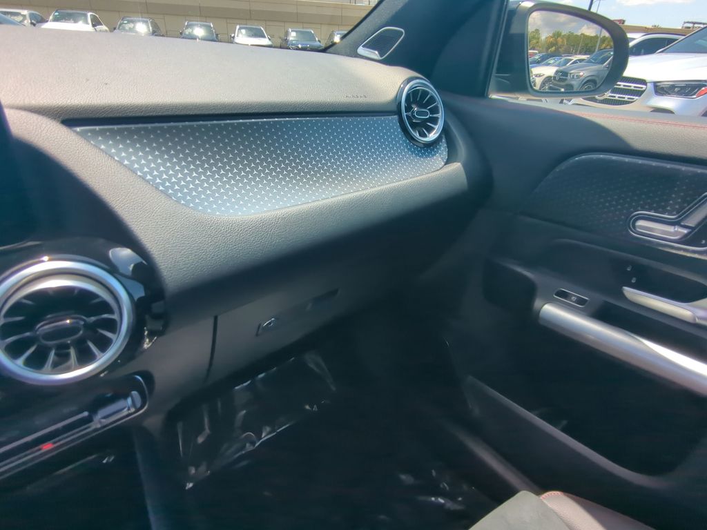 2025 Mercedes Benz GLA photo 4