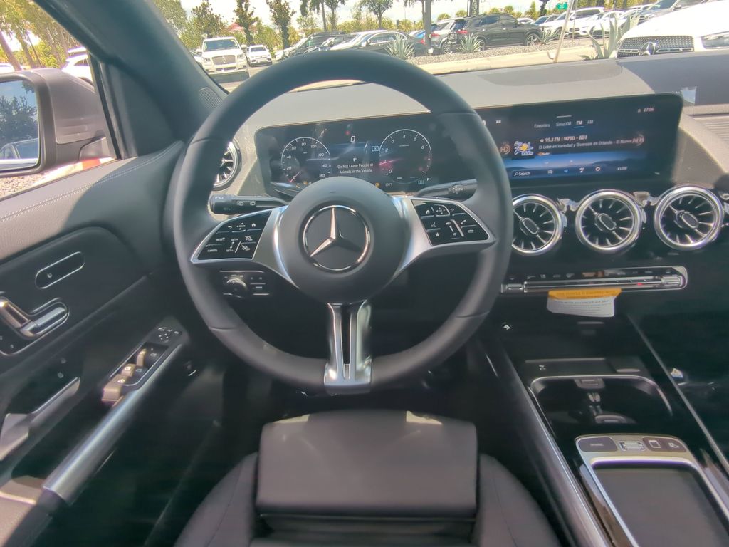 2026 Mercedes Benz GLA 250 4MATIC photo 3