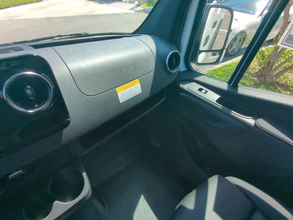 2026 Mercedes Benz Sprinter 3500 photo 3