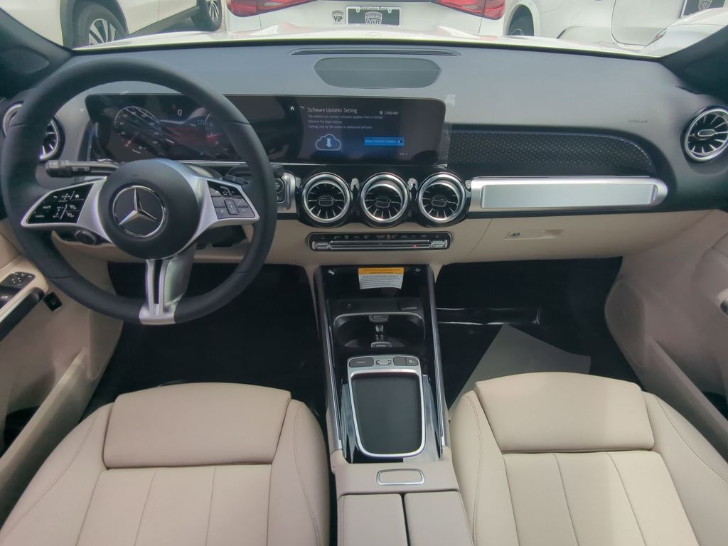 2025 Mercedes Benz GLB 250 photo 2