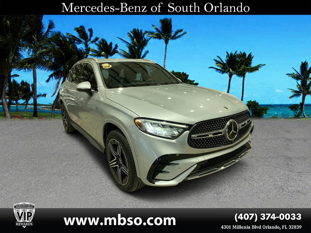 2025 Mercedes-Benz GLC Base's photo