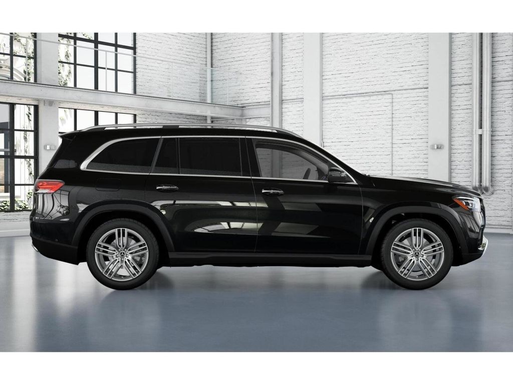 2026 Mercedes Benz GLS 450 4MATIC photo 2