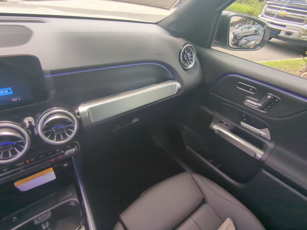 2025 Mercedes Benz GLB 250 photo 4