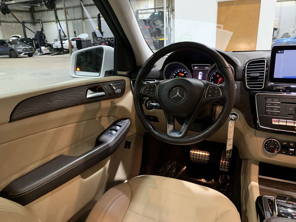 2019 Mercedes Benz GLE 4MATIC photo 3