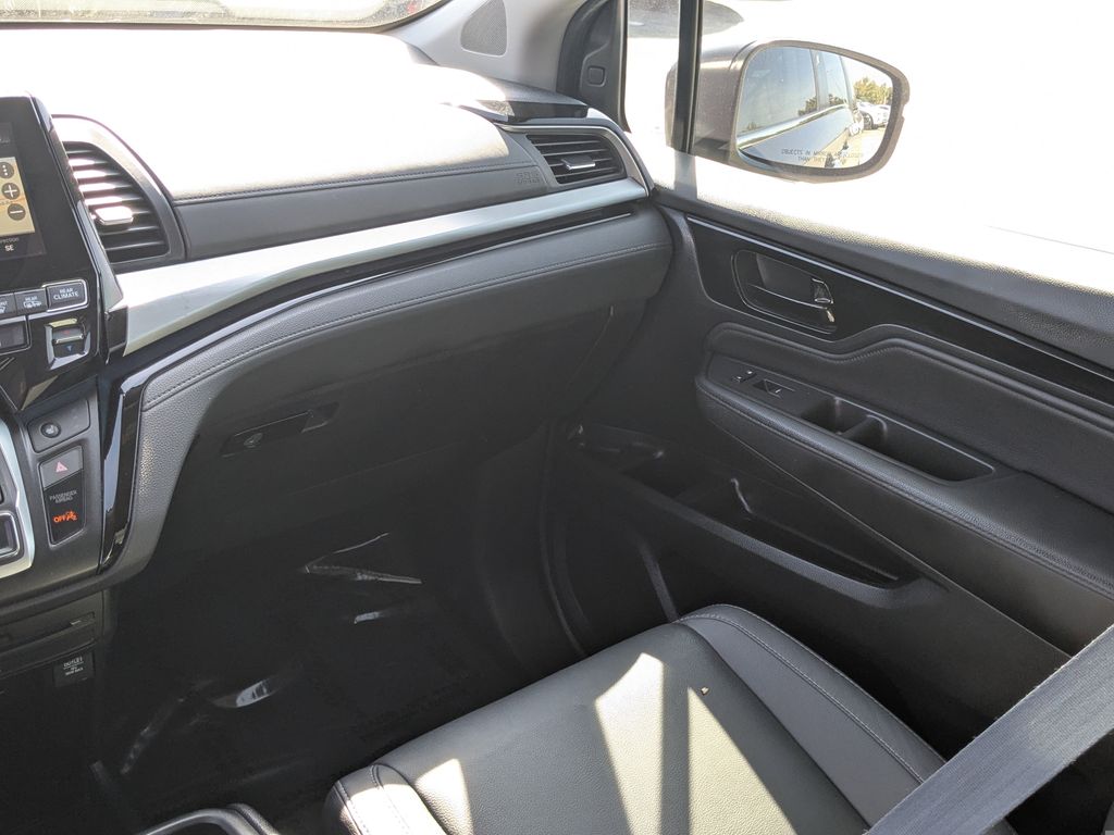 2021 Honda Odyssey Touring photo 4