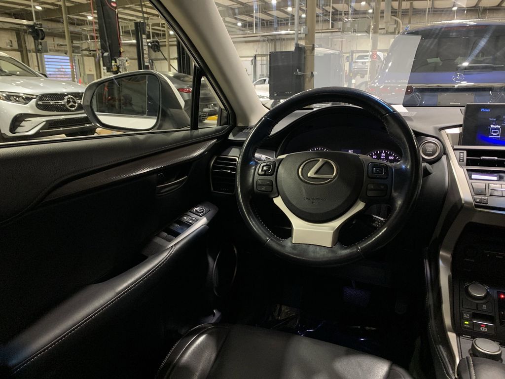 2016 Lexus NX 200t Luxury photo 3