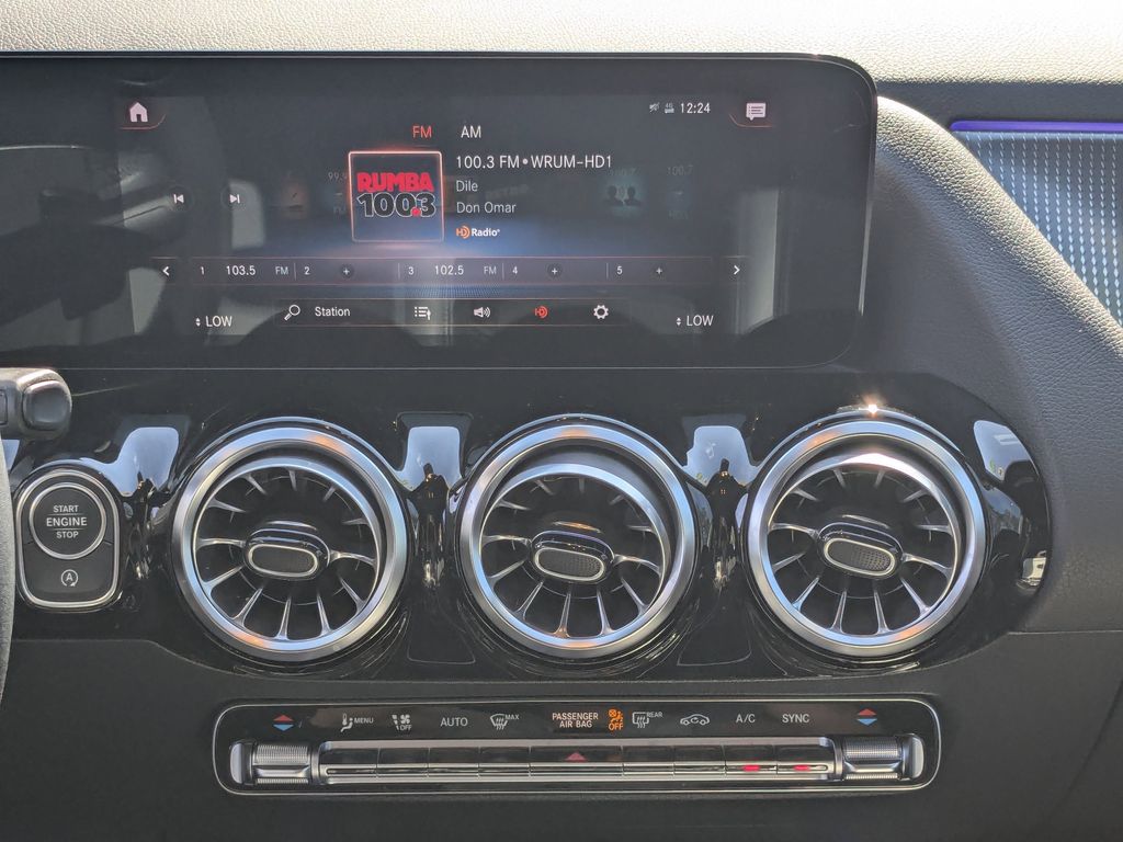 2022 Mercedes Benz GLA 250 4MATIC photo 3