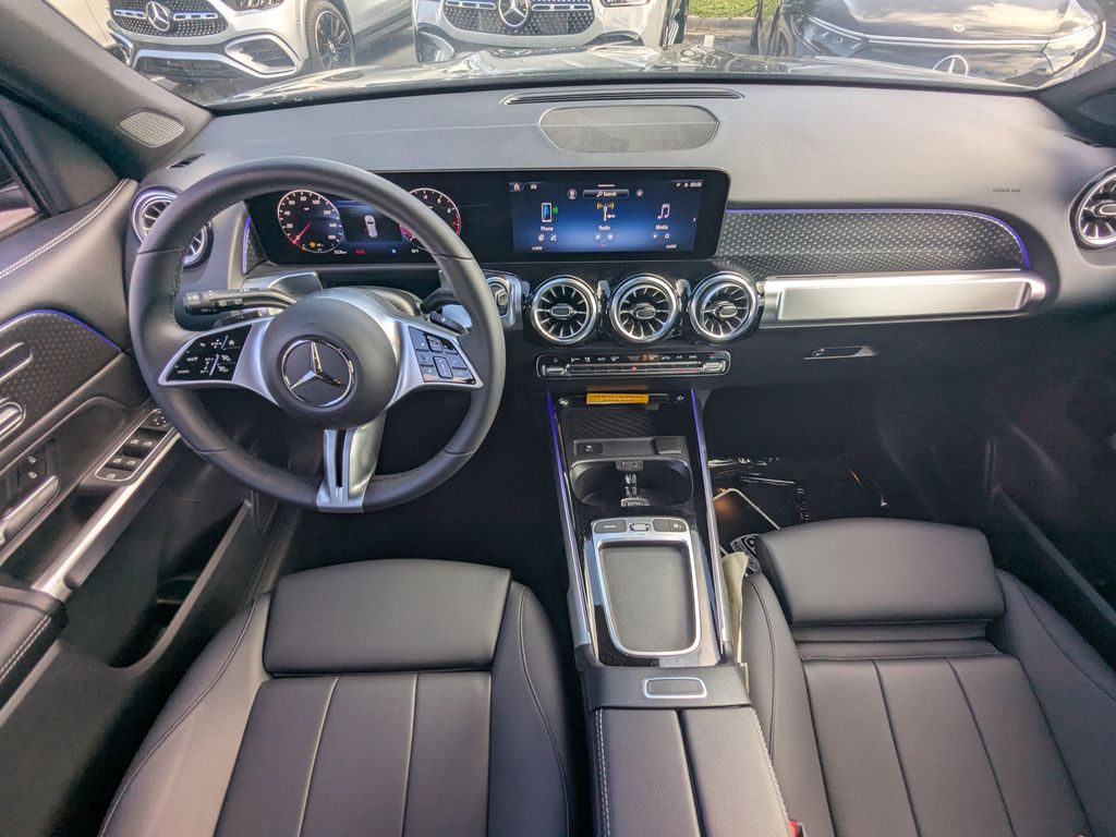 2024 Mercedes Benz GLB 250 4MATIC photo 2
