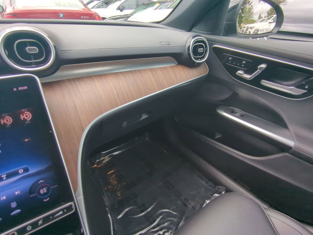 2025 Mercedes Benz C 300 Sedan photo 4