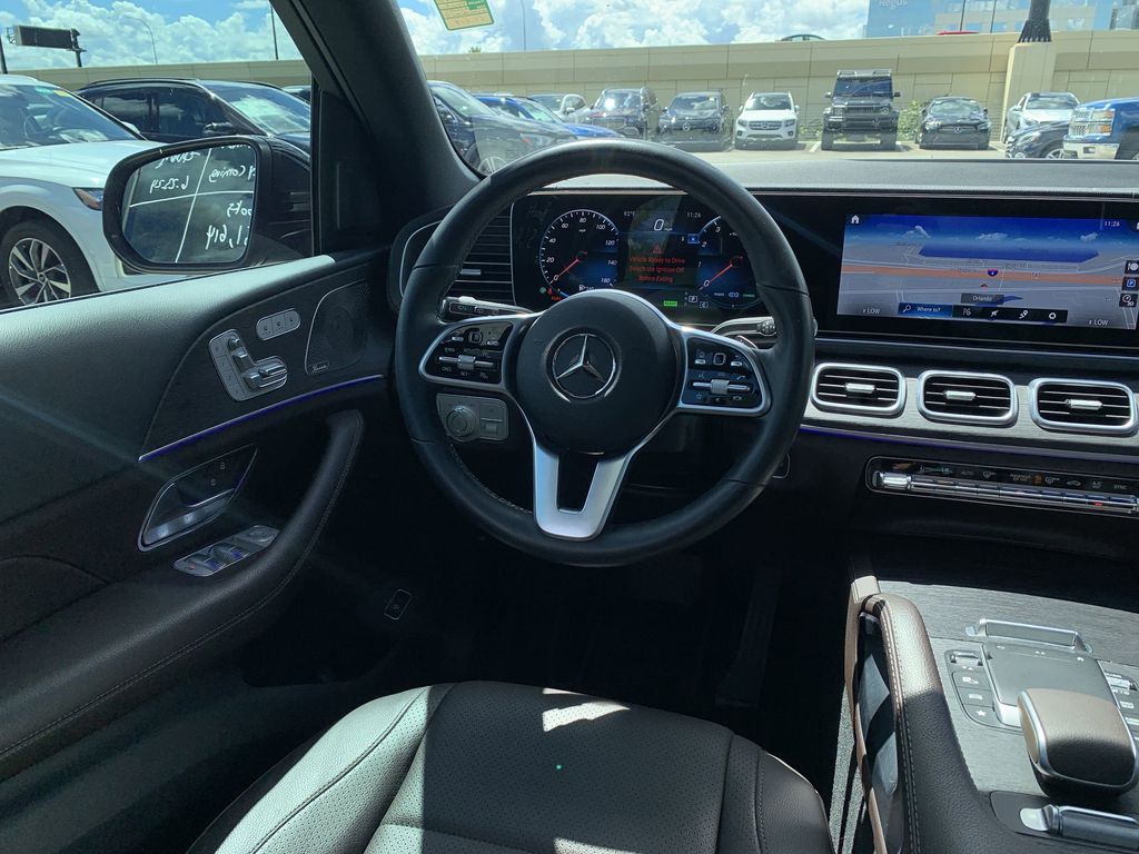 2022 Mercedes Benz GLS photo 3