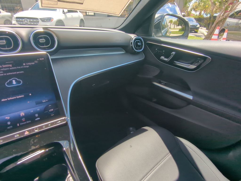 2025 Mercedes Benz C 300 photo 4