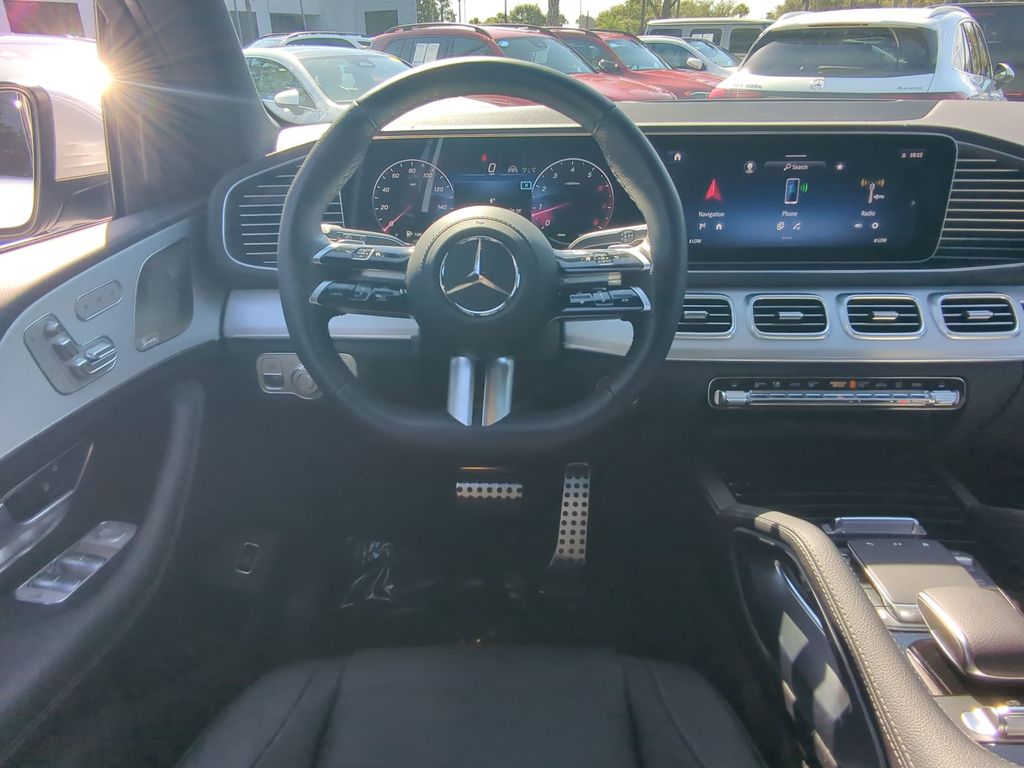 2025 Mercedes Benz GLS 450 4MATIC photo 3