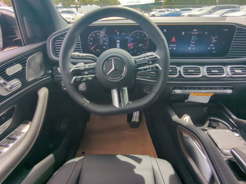 2026 Mercedes Benz GLS 580 4MATIC photo 3
