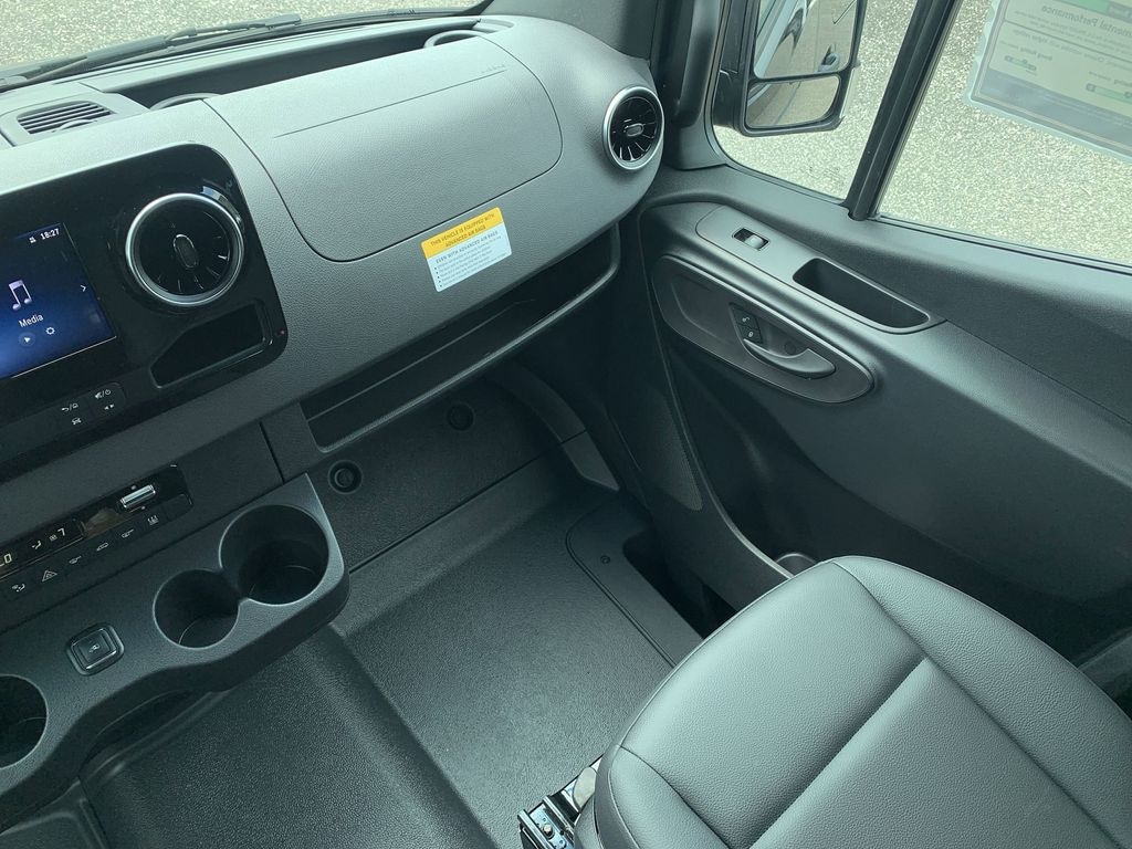 New 2025 Mercedes-Benz Sprinter 2500 Passenger 170 WB Minivan/Van