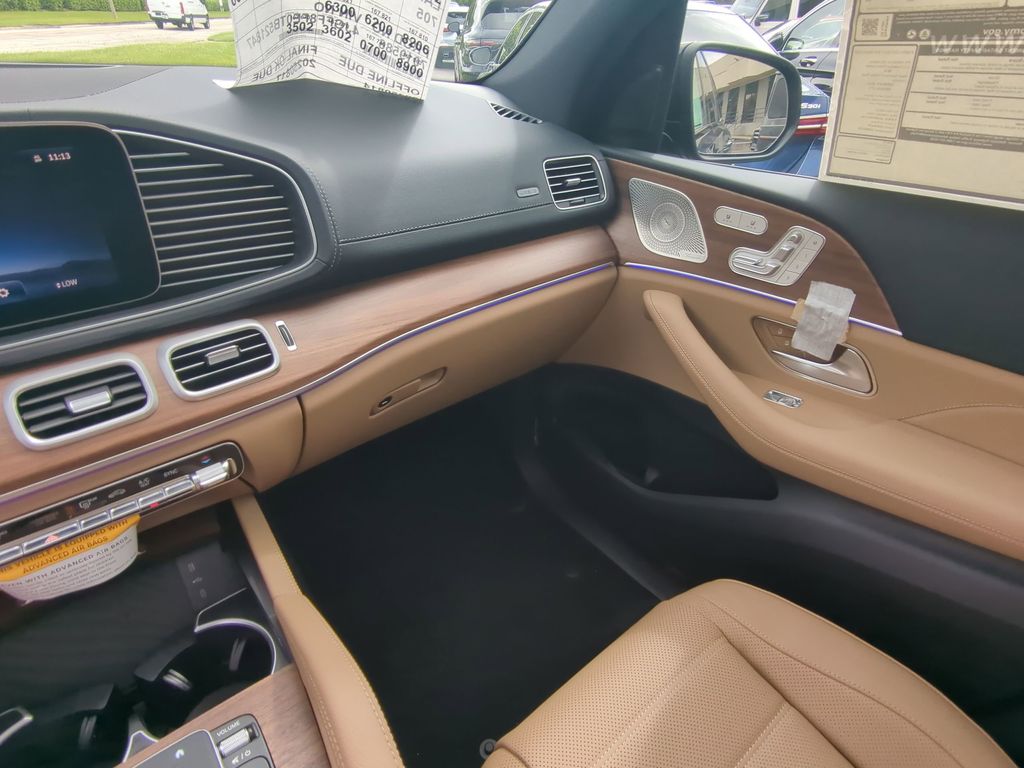 2026 Mercedes Benz GLS 580 4MATIC photo 4