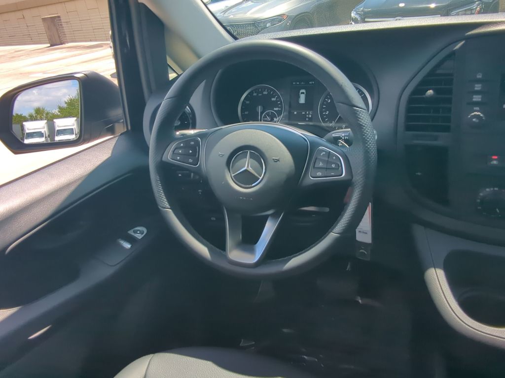 2023 Mercedes Benz Metris photo 3