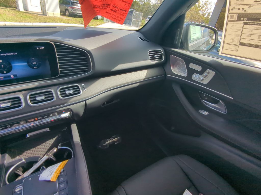2025 Mercedes Benz GLE 4MATIC photo 4