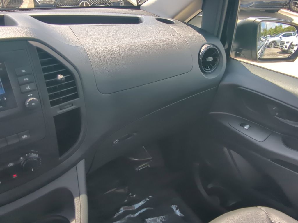 2023 Mercedes Benz Metris photo 4