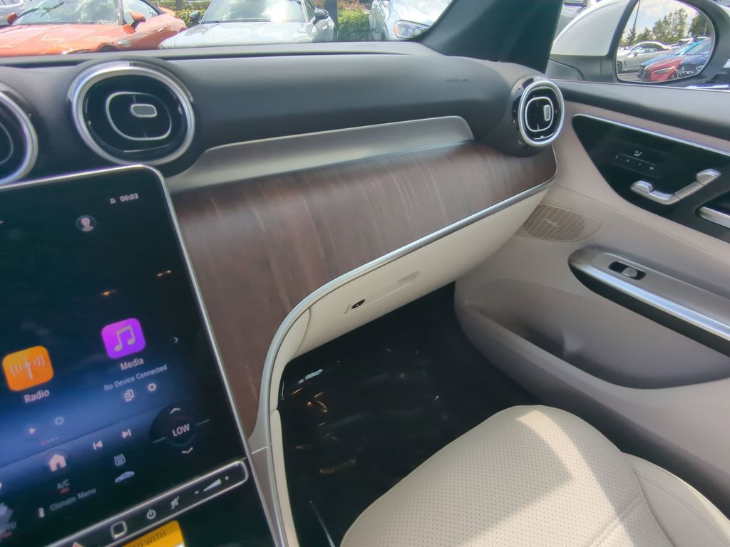 2026 Mercedes Benz GLC 300 photo 4