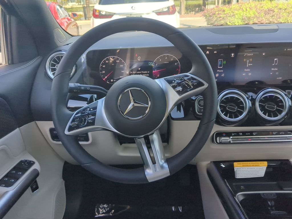 2025 Mercedes Benz GLA photo 3