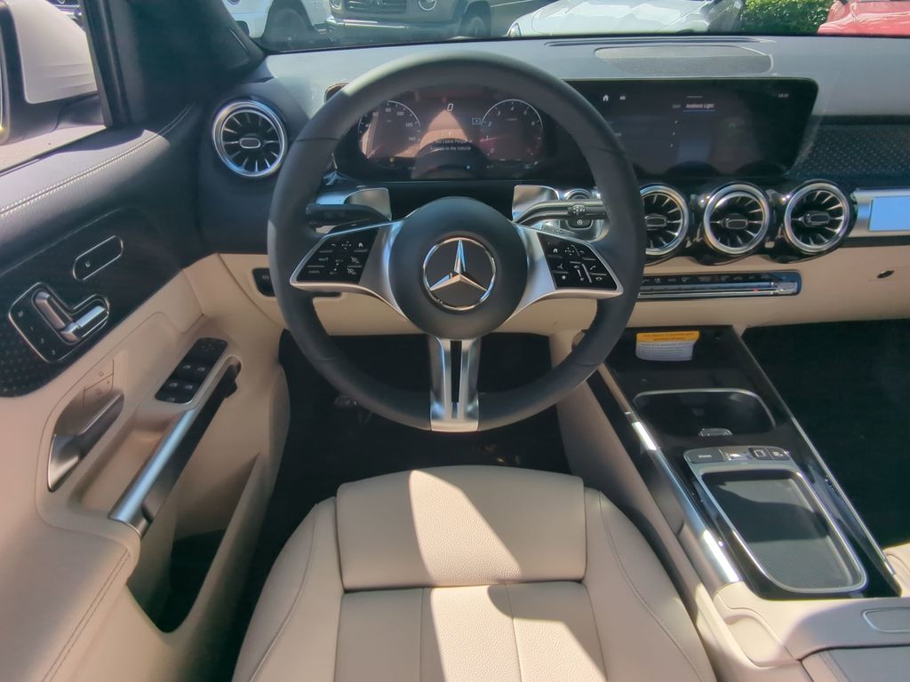 2025 Mercedes Benz GLB 250 photo 3