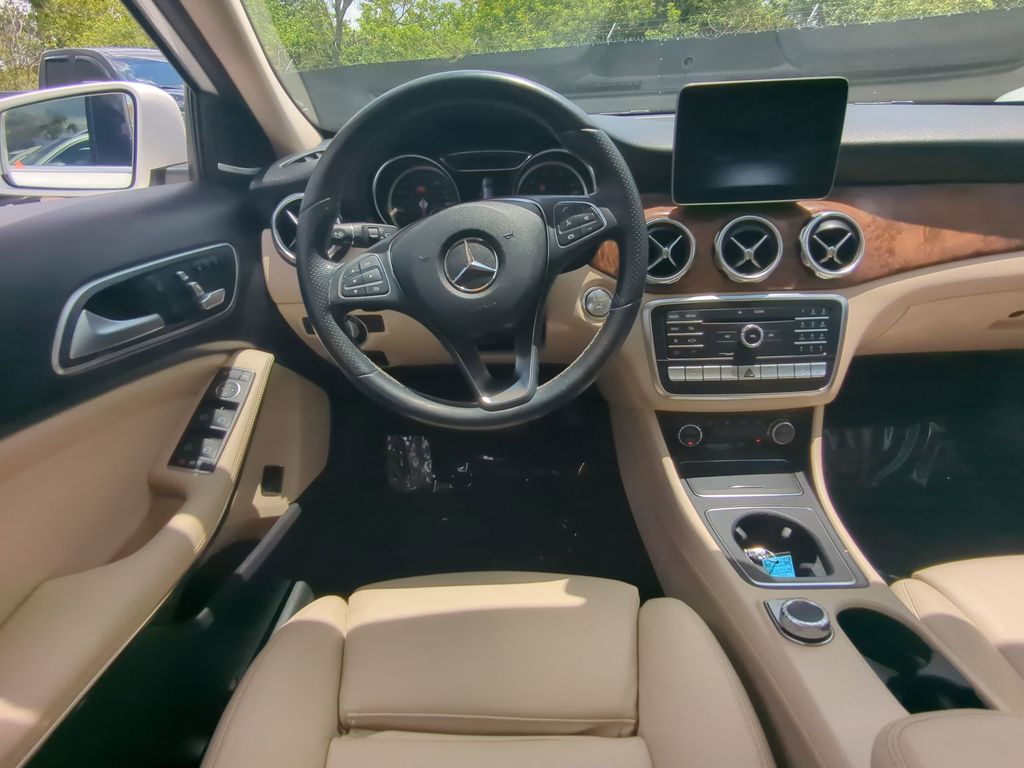 2020 Mercedes Benz GLA 250 4MATIC photo 3