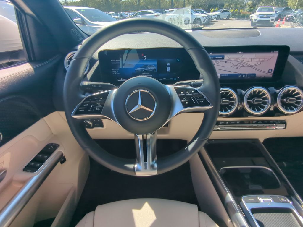 2025 Mercedes Benz GLA photo 3