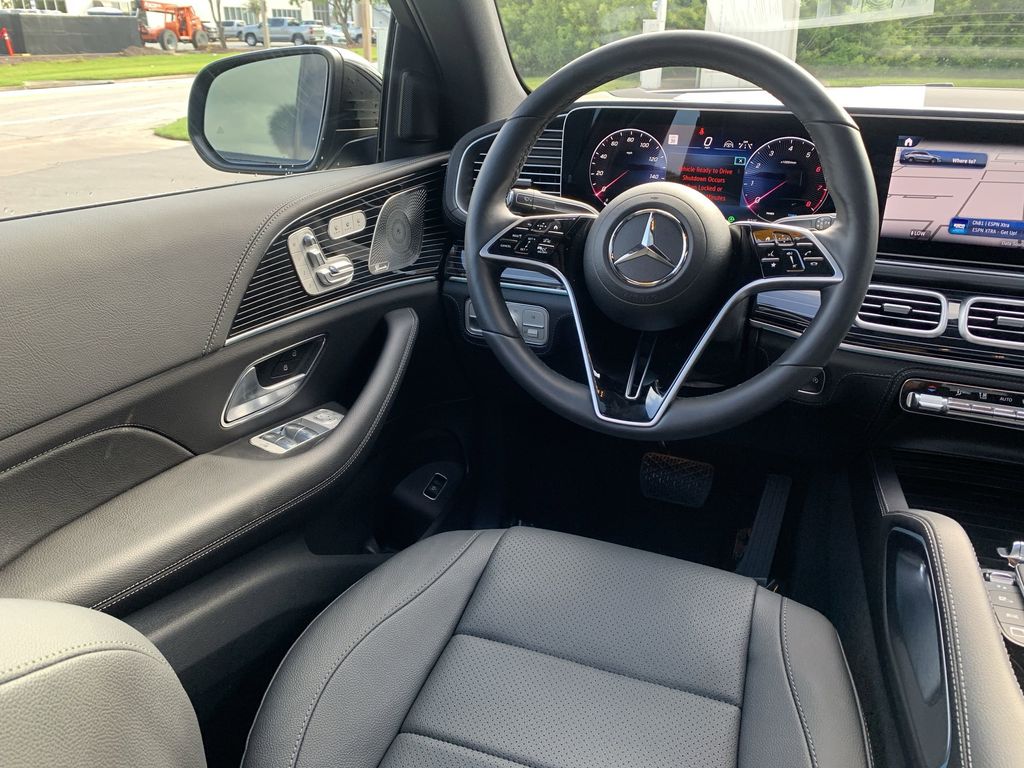 2025 Mercedes Benz GLE 450 4MATIC photo 3