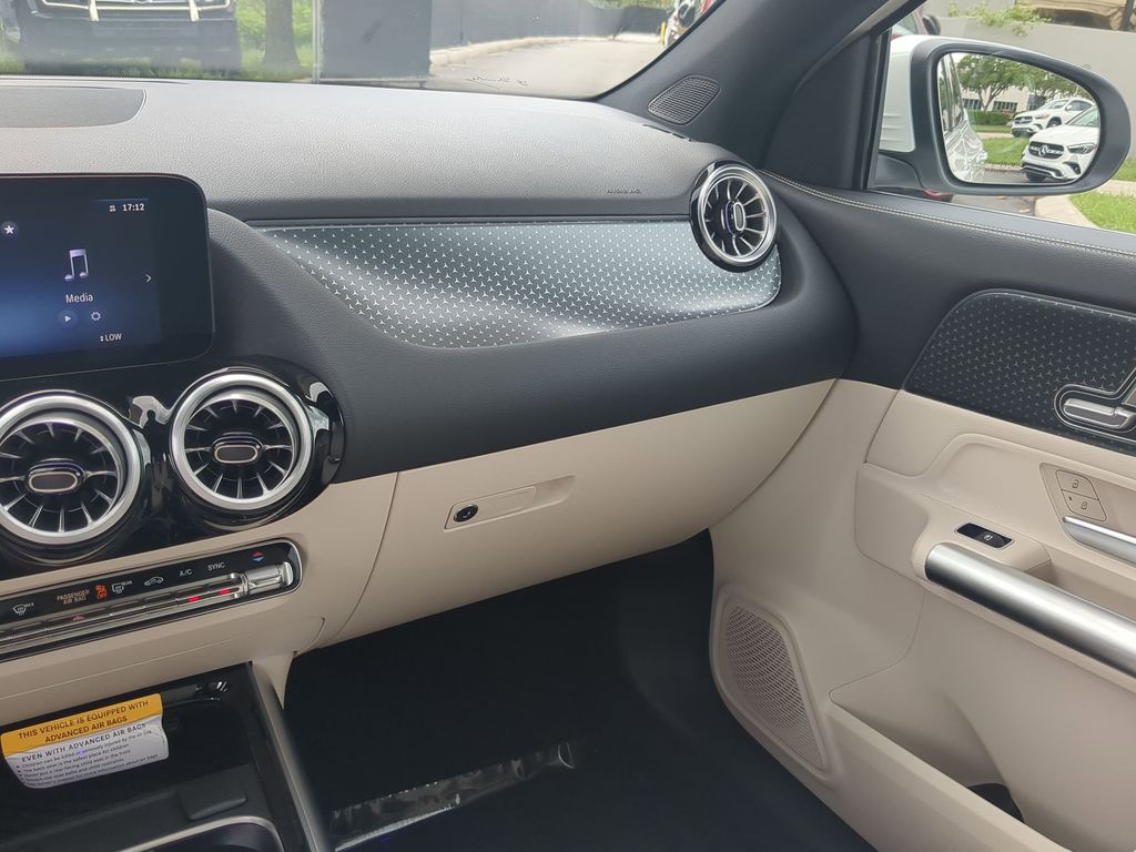 2025 Mercedes Benz GLA 250 photo 4