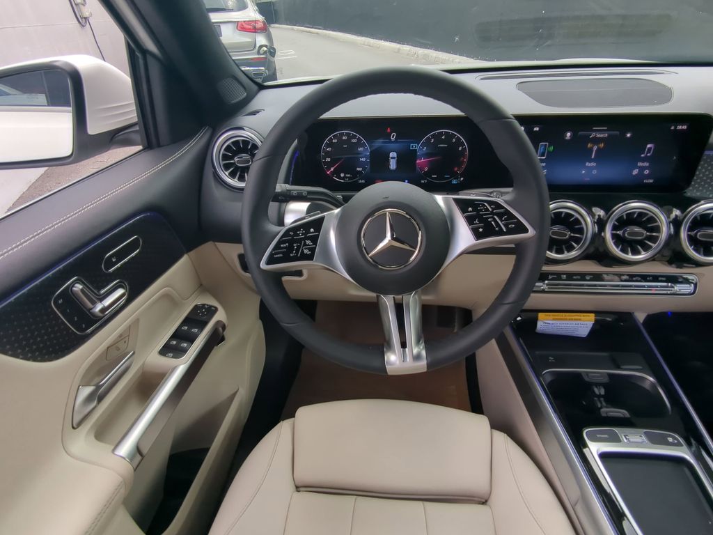 2025 Mercedes Benz GLB 250 photo 3