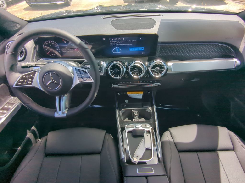 2025 Mercedes Benz GLB 250 photo 2