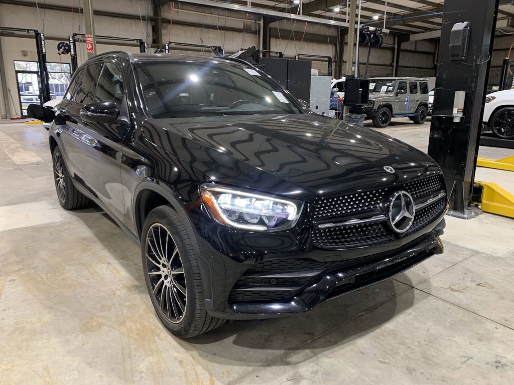 2022 Mercedes-Benz GLC GLC300's photo