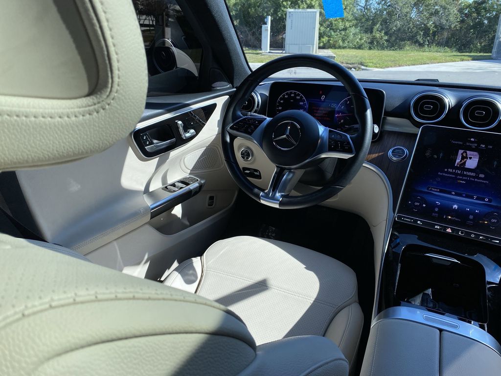 2024 Mercedes Benz C 300 4MATIC photo 3