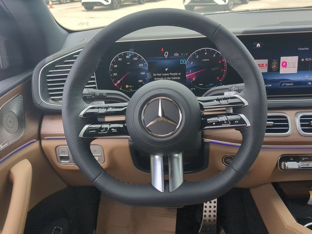 2026 Mercedes Benz GLS 450 4MATIC photo 3