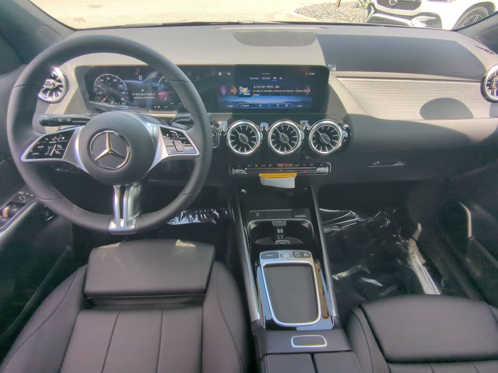 2026 Mercedes Benz GLA 250 4MATIC photo 2