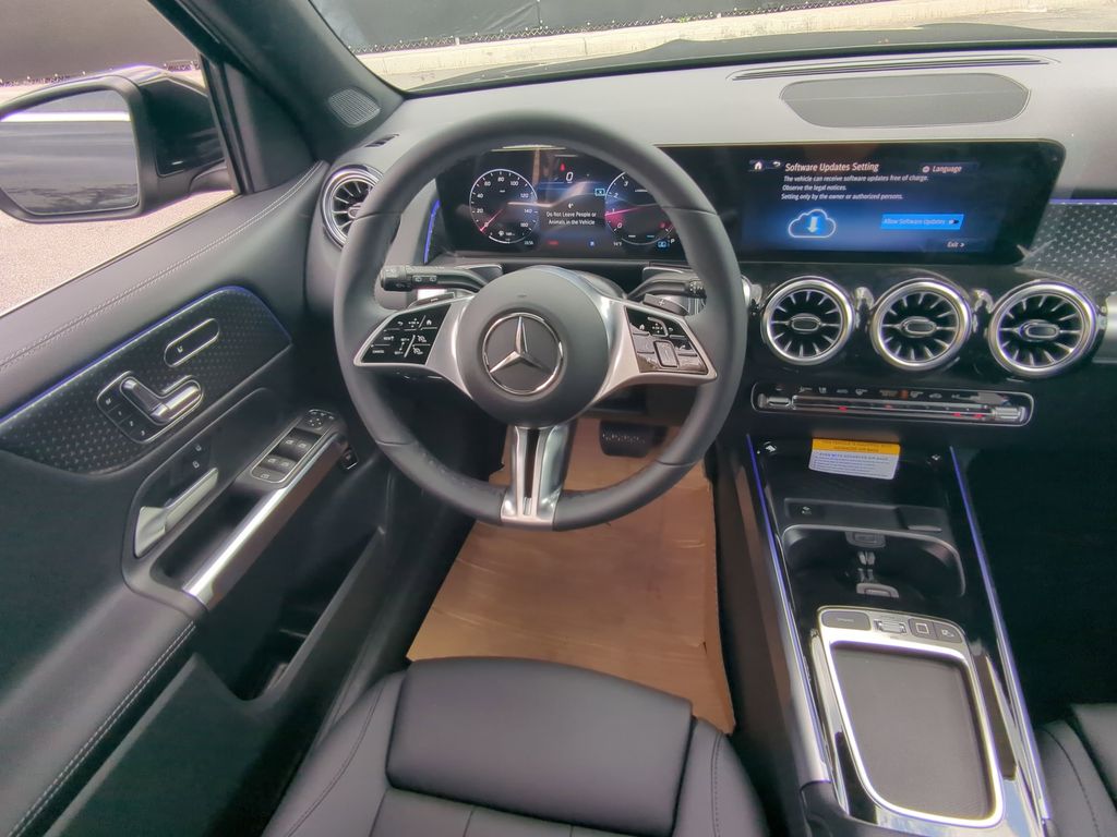 2025 Mercedes Benz GLB 250 photo 3