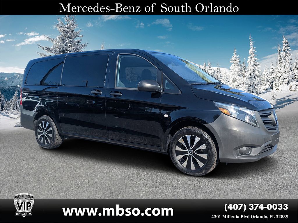 2023 Mercedes-Benz Metris Passenger Van Base's photo
