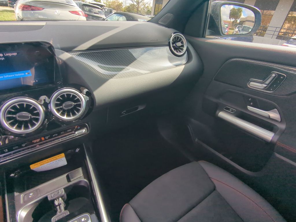 2025 Mercedes Benz GLA photo 4