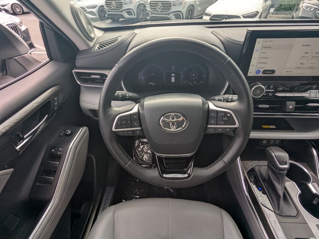 Used 2023 Toyota Highlander L SUV