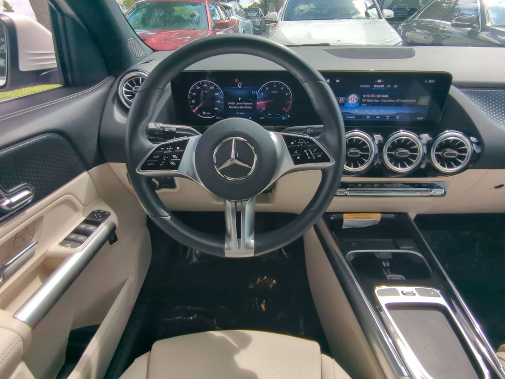 2025 Mercedes Benz GLA 250 4MATIC photo 2