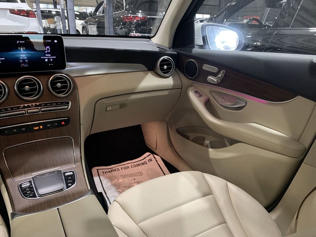 2022 Mercedes Benz GLC 300 4MATIC photo 4