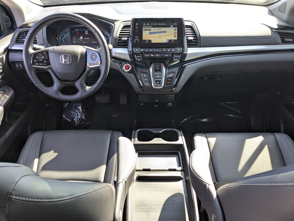 2021 Honda Odyssey Touring photo 2
