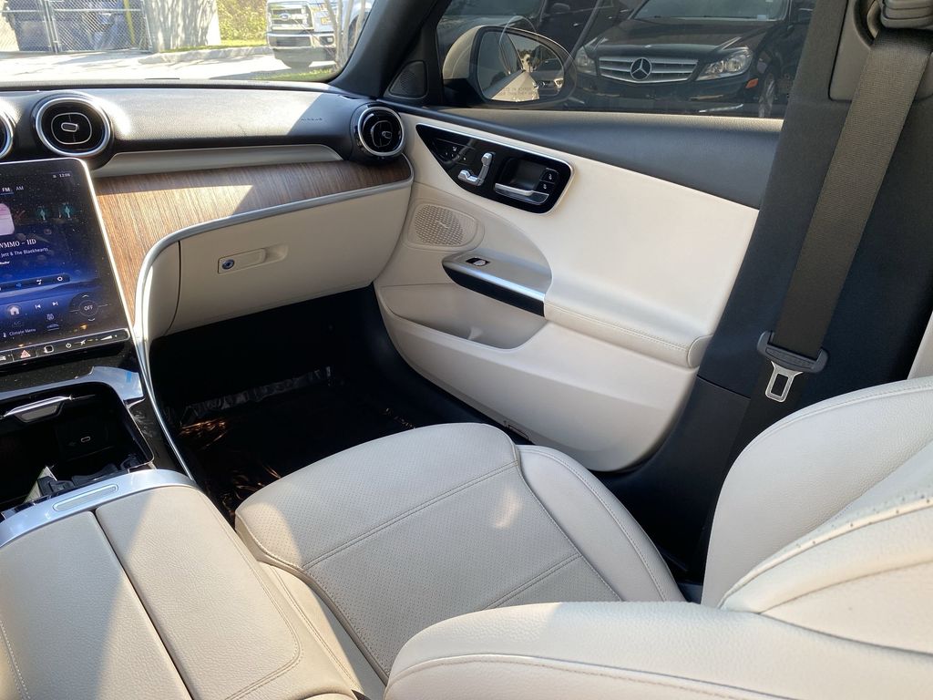 2024 Mercedes Benz C 300 4MATIC photo 4