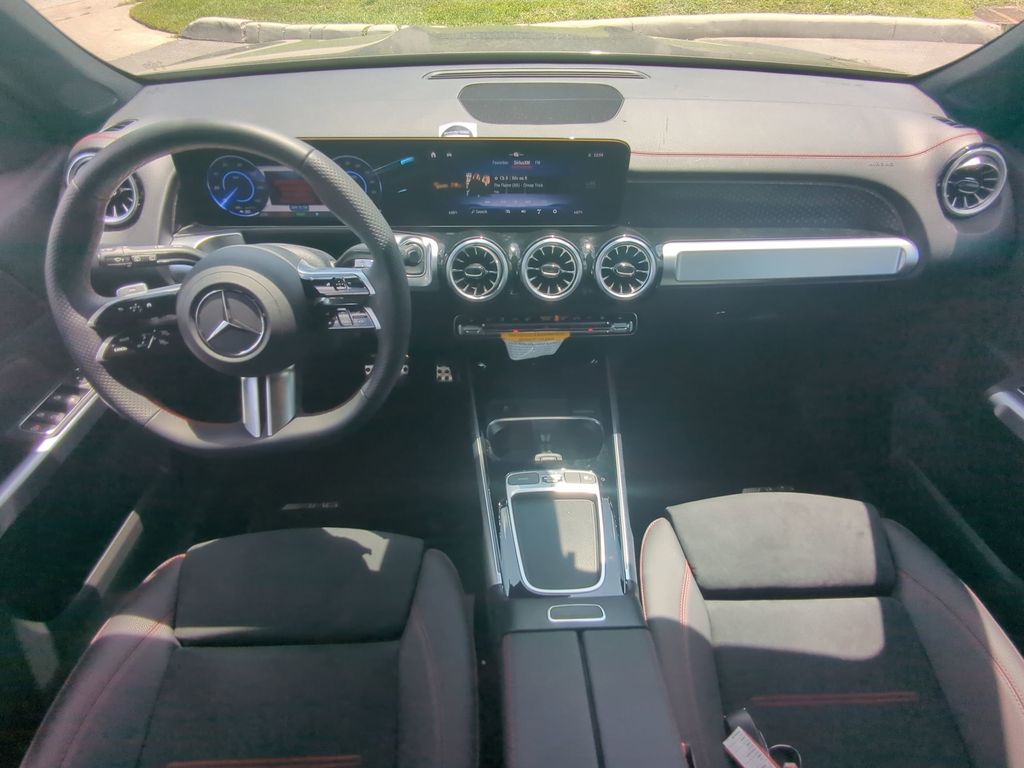 2024 Mercedes Benz EQB 300 4MATIC photo 2