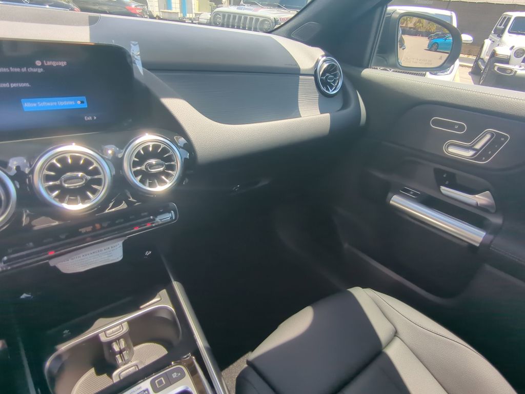 2026 Mercedes Benz GLA 250 4MATIC photo 4