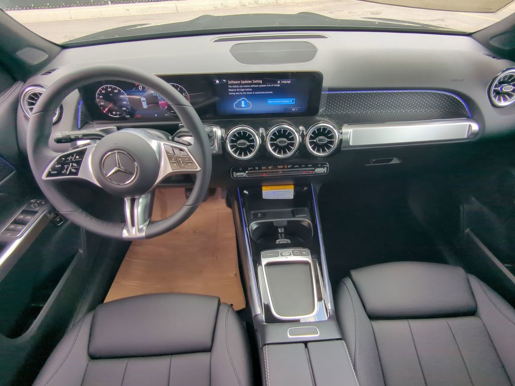 2025 Mercedes Benz GLB 250 photo 2
