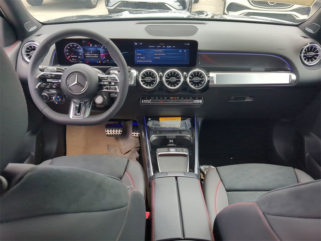 2024 Mercedes Benz GLB 35 AMG photo 2