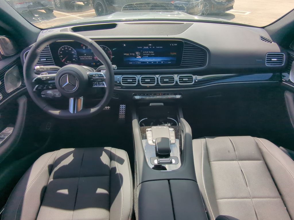 2025 Mercedes Benz GLS 450 4MATIC photo 2